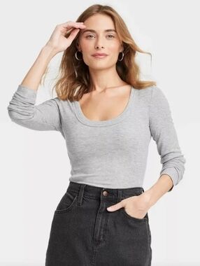 Universal Thread | Scoop Neck Long Sleeve Top in Light Gray